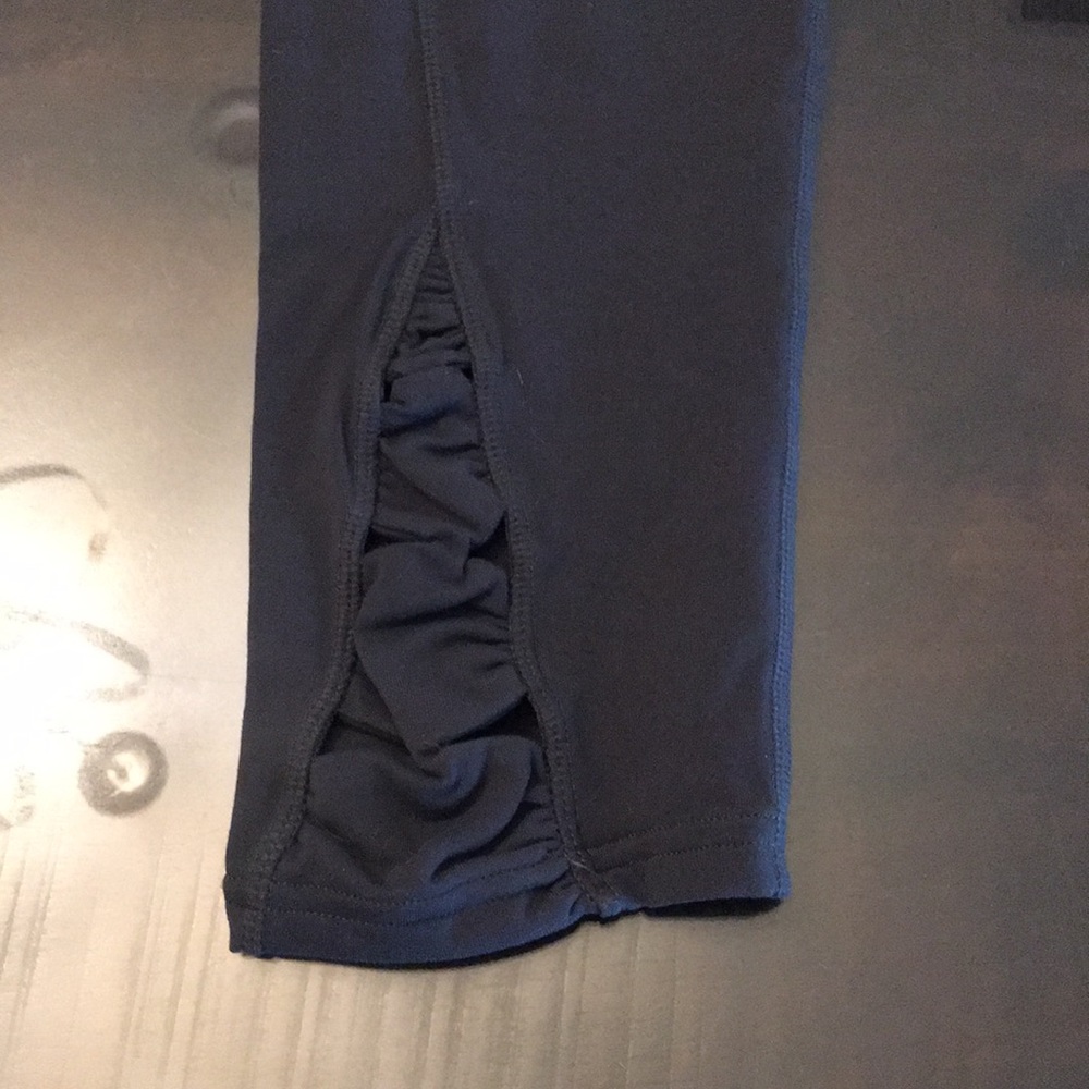 Athleta capris peek a boo calf